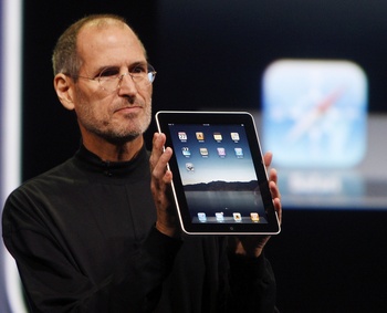 Steve Jobs Apple iPad.jpg